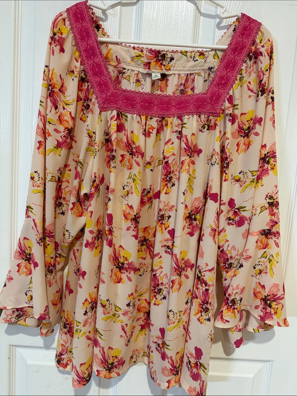 The Pioneer Woman Cream Floral Bell Sleeves Tunic with Pink Lace Trim Size 2X